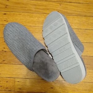 Vionic Charcoal Gray Slippers